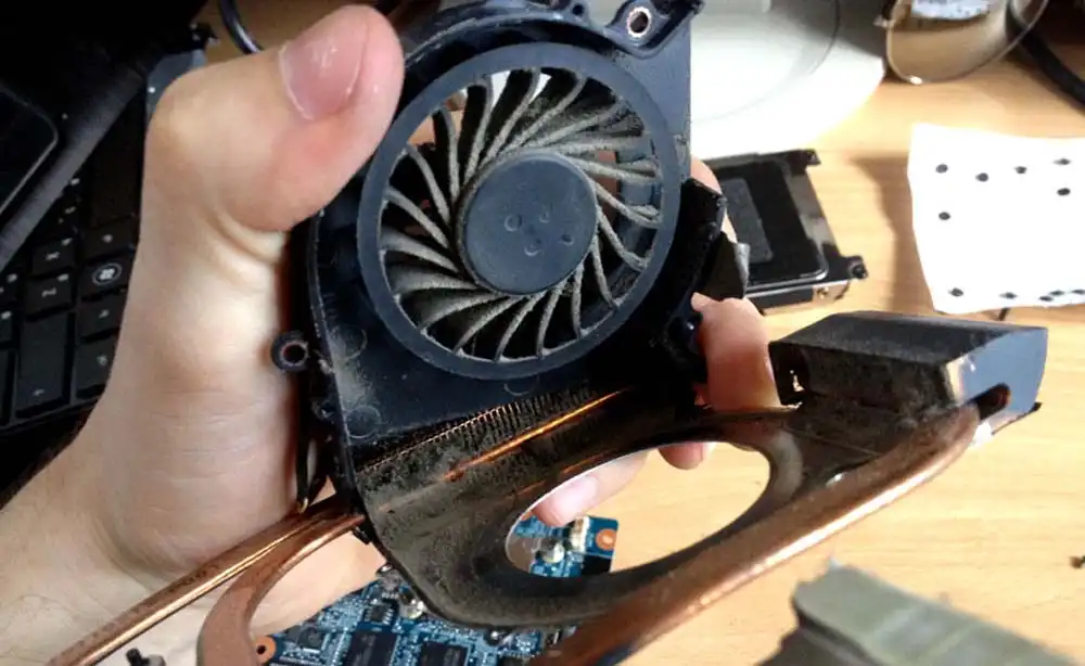 Чистка ноутбука HP от пыли в Пушкино | Замена термопасты